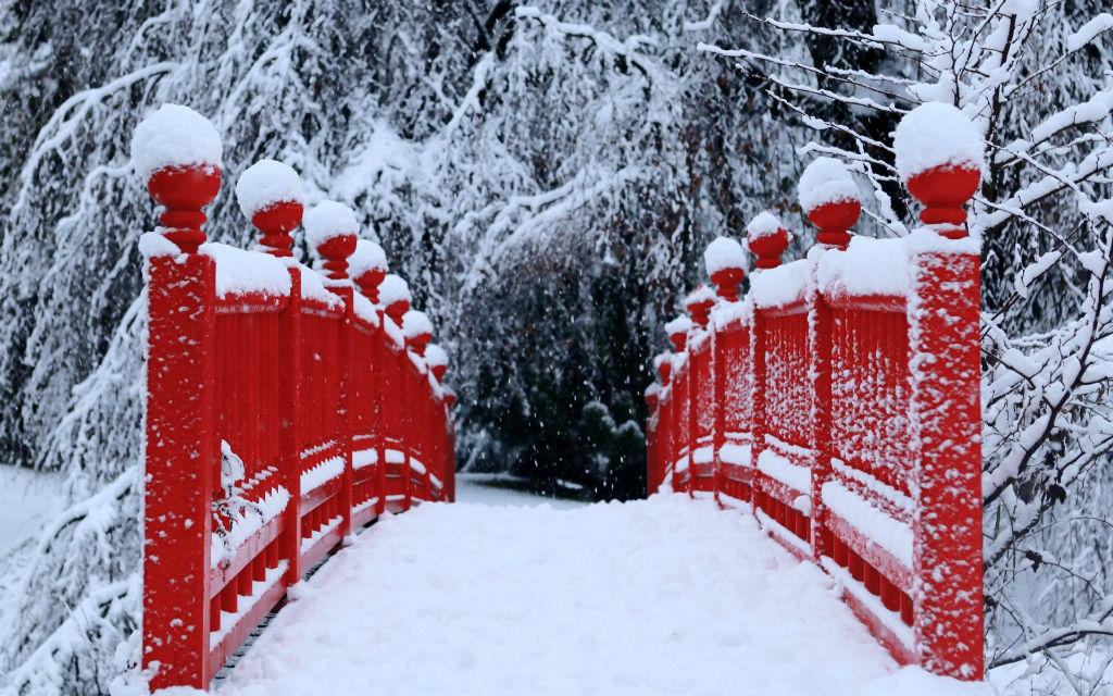 Photo+provided+by+http%3A%2F%2Fnaturespicwallpaper.com%2Fwinter-season-snow-trees-red-bridges-background-wallpaper-free%2F.
